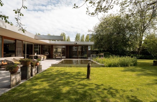Konterdam Villa | Beautiful private villa for 6 guests with hot tub, WIFI, TV, terrace and parking