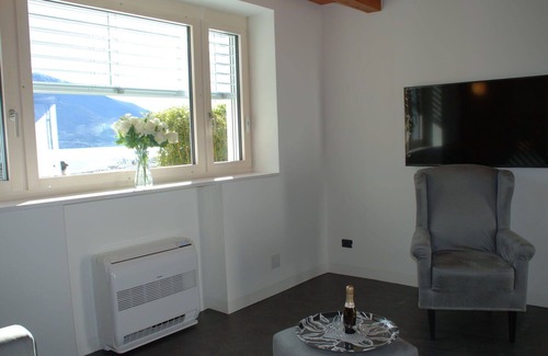 Minusio House | Beautiful private villa with WIFI, A/C, TV, patio, pets allowed, panoramic view and parking