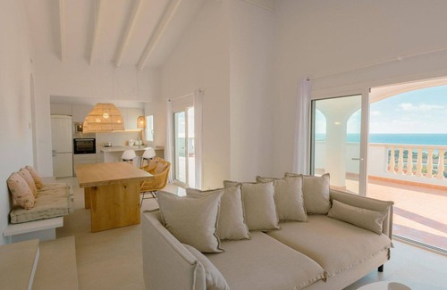 Alayor House | Beautiful private villa for 4 guests with WIFI, A/C, pool, TV and patio