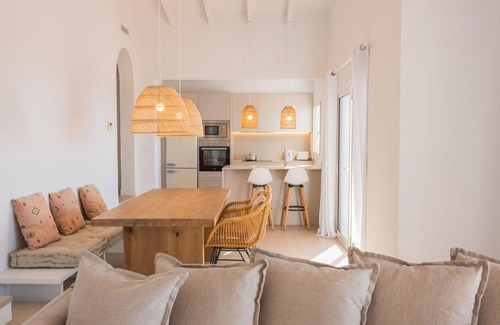 Alayor House | Beautiful private villa for 4 guests with WIFI, A/C, pool, TV and patio