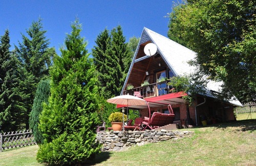 Suhl House | Beautiful private villa for 4 guests with WIFI, TV, terrace, pets allowed and parking