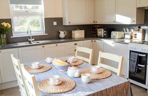 Lerags House | Beautiful private villa for 4 people with WIFI, TV, patio, pets allowed, panoramic view and park.