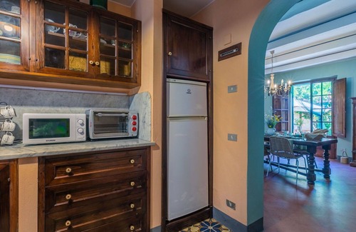 Lari Villa | Beautiful private villa for 8 people with WIFI, A/C, TV and parking