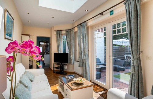 Mol Villa | Beautiful private villa for 6 guests with WIFI, TV, terrace and parking