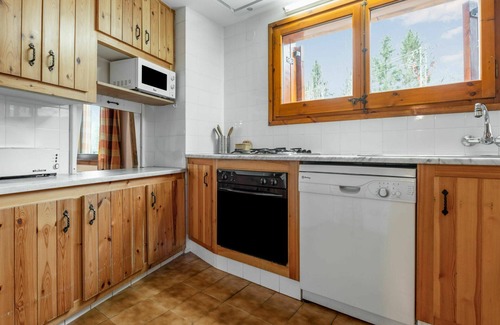 La Molina House | Beautiful private villa for 8 guests with WIFI, TV, balcony, pets allowed and parking