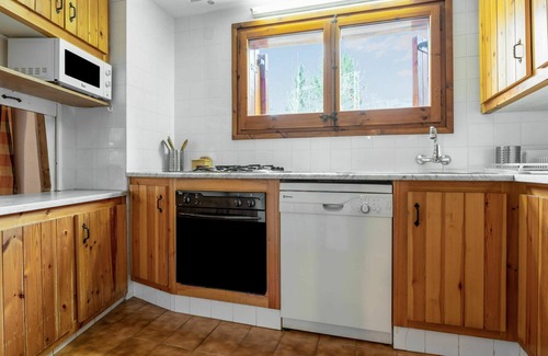 La Molina House | Beautiful private villa for 8 guests with WIFI, TV, balcony, pets allowed and parking