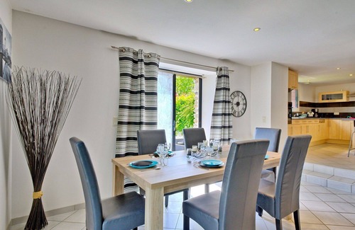 Besne House | Beautiful private villa for 5 guests with WIFI, TV, patio, pets allowed and parking