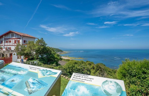 Bidart Villa | Beautiful private villa for 15 guests with private pool, WIFI, hot tub, TV, terrace and pets all.
