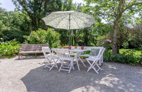 Coutances House | Beautiful private villa for 6 guests with WIFI, TV, terrace and parking