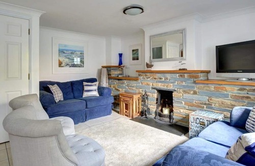 Treator Villa | Beautiful private villa for 6 people with WIFI, TV, patio and pets allowed