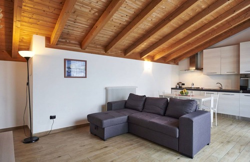 Dervio House | Beautiful private villa for 12 guests with WIFI, TV, terrace, pets allowed and parking