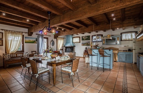 Ca' Pirami Villa | Beautiful private villa with hot tub, private pool, WIFI, A/C, TV, pets allowed and panoramic view