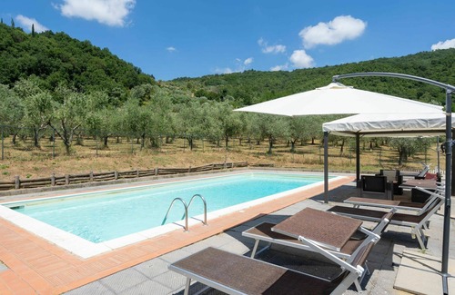 Londa Villa | Beautiful private villa for 10 people with WIFI, private pool, TV, patio and pets allowed