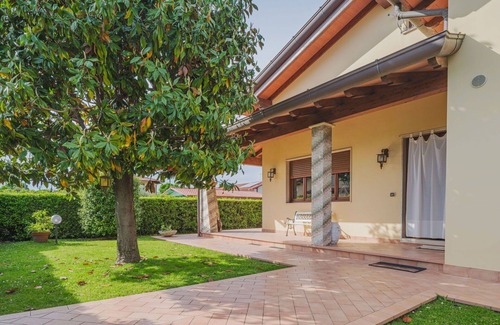 Marina di Massa House | Beautiful private villa for 4 guests with WIFI, A/C, TV, terrace and parking