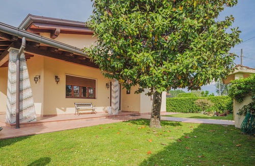 Marina di Massa House | Beautiful private villa for 4 guests with WIFI, A/C, TV, terrace and parking