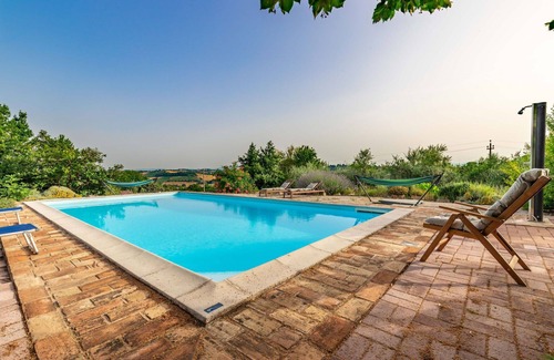 Bettolelle Villa | Beautiful private villa for 12 guests with WIFI, private pool, TV, panoramic view and parking