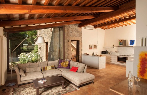 Porano Villa | Beautiful private villa for 10 guests with WIFI, A/C, private pool, TV, patio and parking