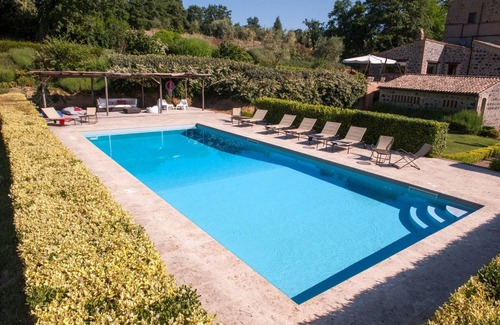 Porano Villa | Beautiful private villa for 10 guests with WIFI, A/C, private pool, TV, patio and parking