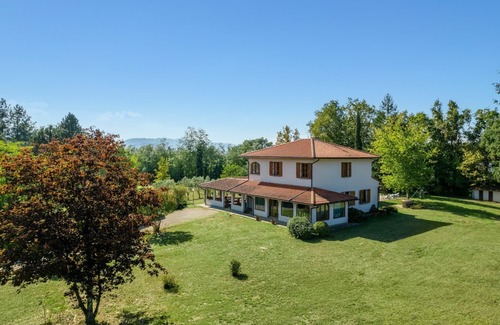 Vicchio Villa | Beautiful private villa for 8 guests with WIFI, private pool, TV, patio, panoramic view and park.
