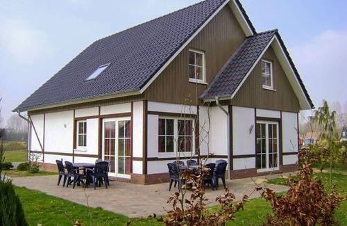 Susteren House | Beautiful private villa for 14 people with WIFI, pool, TV, terrace and parking