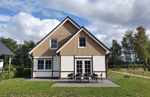 Susteren House | Beautiful private villa for 14 people with WIFI, pool, TV, terrace and parking