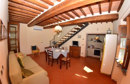 Cascine-La Croce Villa | Beautiful private villa with private pool, A/C, WIFI, veranda, pets allowed, parking, close to Lucca