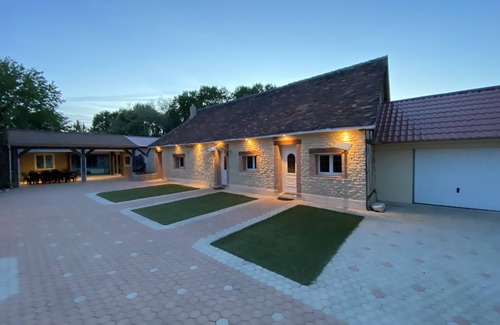 Varennes-Changy House | Beautiful property 2 houses 1h paris with covered swimming pool