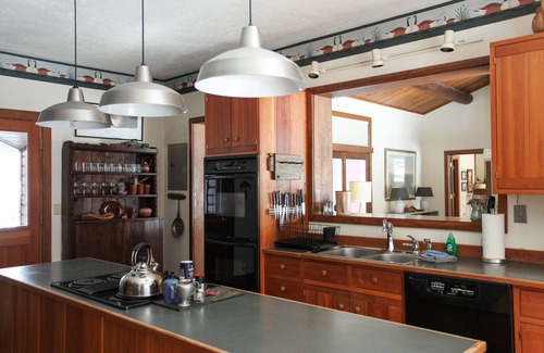 Livingston House | Beautiful property, spectacular view. House + guest house, close to Yellowstone.