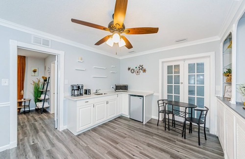 Clearwater House | Beautiful, Quaint, and Charming 1 Bedroom Private Suite with Fenced Backyard!