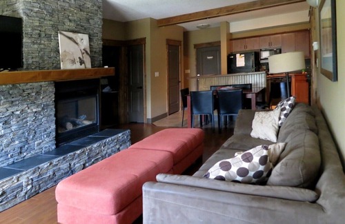 East Kootenay House | Beautiful Radium Mountain Escape 2 Br Condo+Den