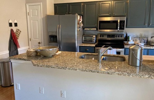 North Raleigh House | Beautiful Raleigh Townhouse for up to 6 month rental or shorter stays