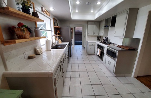 Fullerton House | Beautiful Ranch Home Retreat Park Like Setting on 3/4 AcrenClose to Disneyland