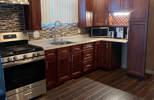 Depew House | Beautiful ranch house with wonderful jacuzzi & pool