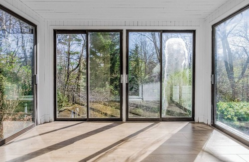 Aldershot House | Beautiful Ravine Home