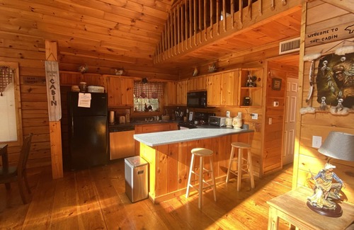 Murphy Cabin | Beautiful real log cabin - hot tub, pool table, great view, WI-FI Internet