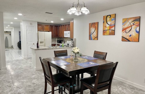North Lauderdale House | Beautiful Relaxing 3 Bedroom & 2 Bathroom Home