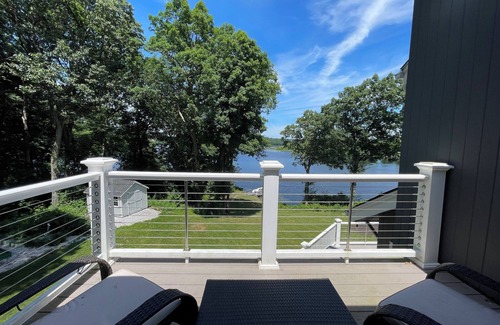 East Haddam House | Beautiful/Relaxing Lakehouse-Sleeps 8-Large Deck with Furniture-Family Friendlyn