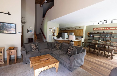 Mammoth Lakes House | Beautiful Remodeled Luxury Townhome for large groups - Snowcreek 4 - BTC # 7382