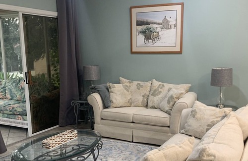 Woodbury House | Beautiful Remodeled Home Away From Home