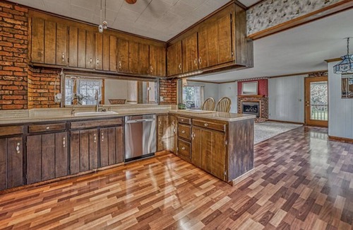 Albion House | BEAUTIFUL REMODELED COLONIAL BY THE CANAL