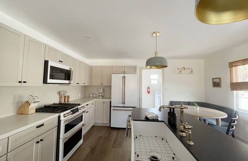 Kernville House | BEAUTIFUL, REMODELED HOME WITH EASY ACCESS TO LAKE AND RIVER - PET FRIENDLY