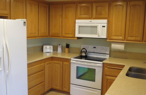 Anaheim Resort House | Beautiful Remodeled Townhome w/Quick Walk to the Disney Resort & Conv. Center