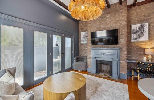 Cannonborough Elliotborough Apartment | Beautiful Renovated Apartment One Block from King