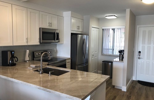 Jupiter Condo | Beautiful renovated condo, close walk to Jupiter Beach!