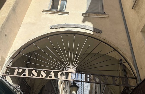 Carpentras Apartment | Beautiful renovated apartment in the heart of Carpentras