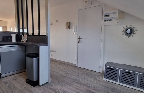 Concarneau Apartment | Beautiful renovated apartment with side sea view on the Corniche in Concarneau