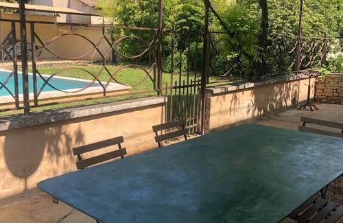 Maubec House | Beautiful renovated house, brazier pool, facing the luberon ideal for family and friends