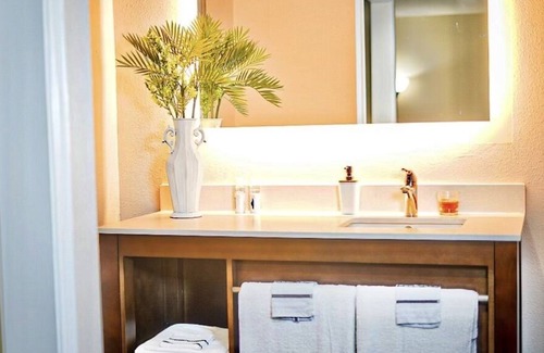 Southfield Apartment | Beautiful, Renovated, Cozy, Modern & Quiet Studio Apartment in Southfield MI!