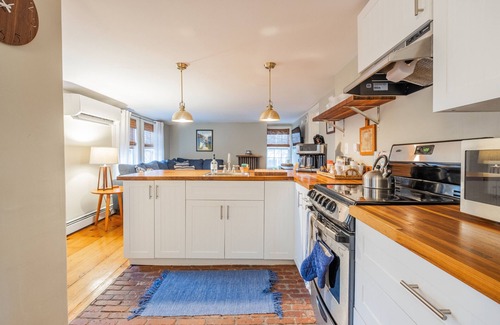 Portland Apartment | Beautiful rental with private roof deck