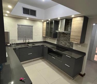 Juarez Municipality House | Beautiful residence 10 minutes from the consulate!